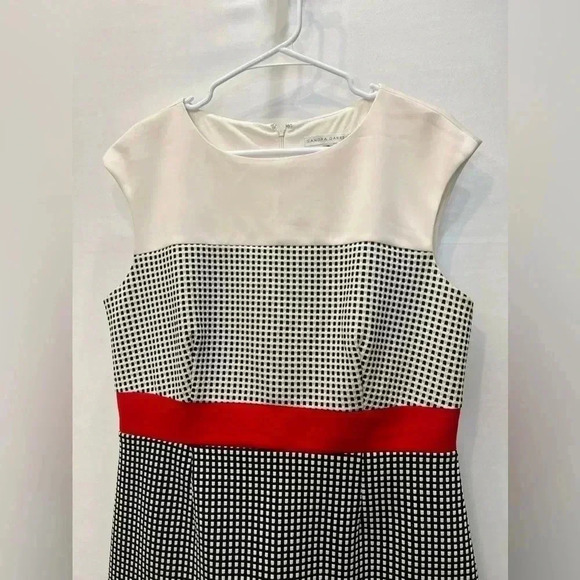 Sandra Darren Red Black and White Sleeveless Dress Size 14​ - Picture 3 of 11